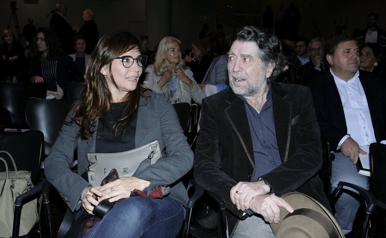 Jimena Coronado y Joaquín Sabina, durante la presentación de la última novela de Mario Vargas Llosa. 