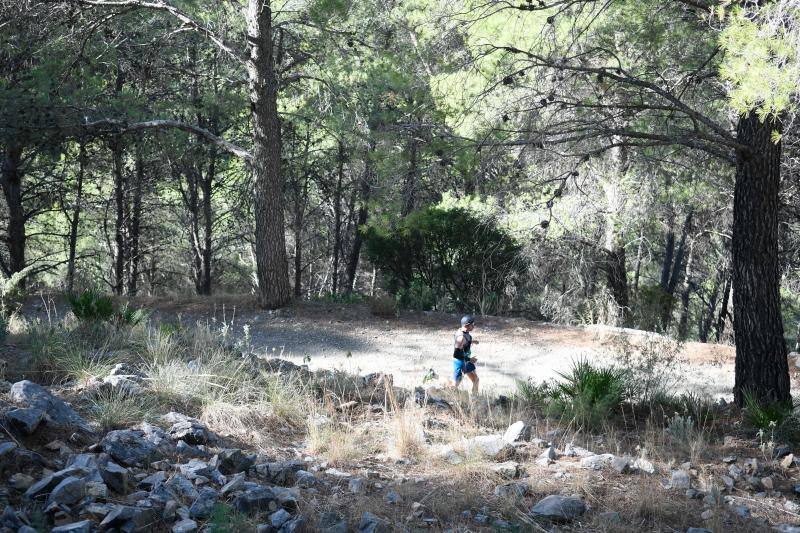 Imágenes de la 18ª edición del mítico recorrido por la sierra alhaurina donde han participado un total de 1.450 corredores 
