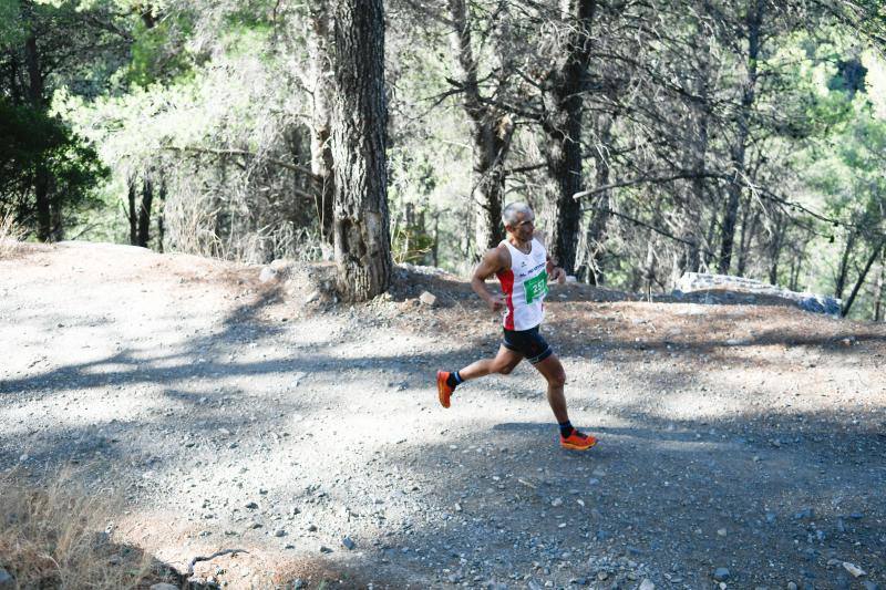 Imágenes de la 18ª edición del mítico recorrido por la sierra alhaurina donde han participado un total de 1.450 corredores 
