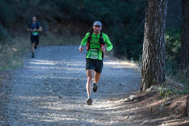 Imágenes de la 18ª edición del mítico recorrido por la sierra alhaurina donde han participado un total de 1.450 corredores 