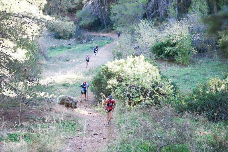 Imágenes de la 18ª edición del mítico recorrido por la sierra alhaurina donde han participado un total de 1.450 corredores 