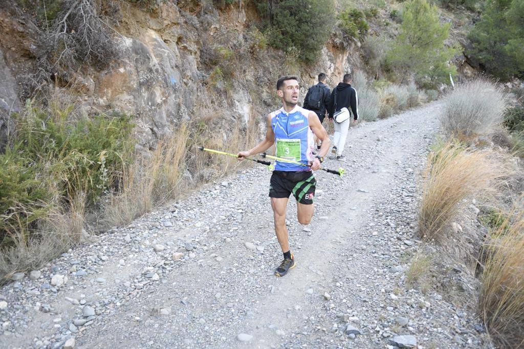 Imágenes de la 18ª edición del mítico recorrido por la sierra alhaurina donde han participado un total de 1.450 corredores 