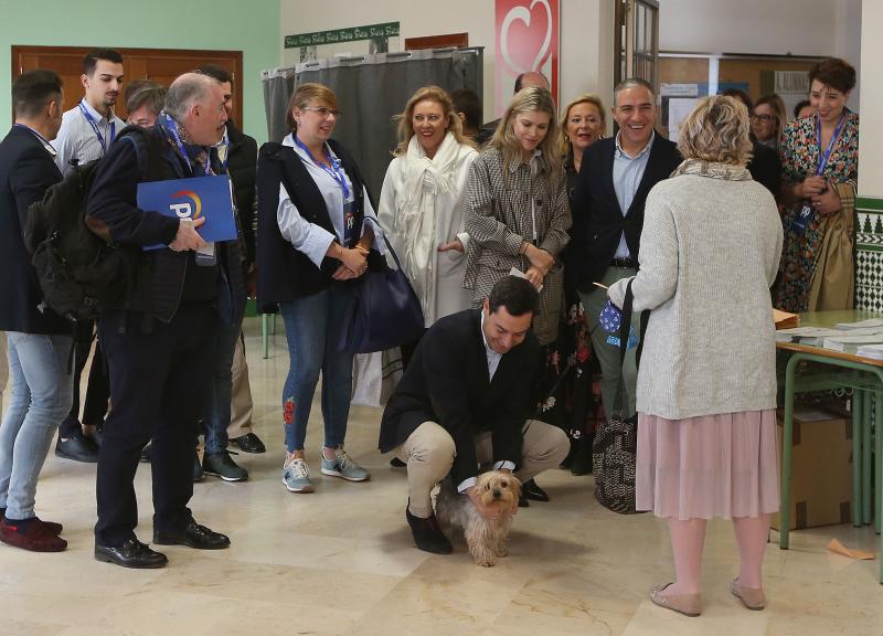 Repaso en imágenes de la jornada electoral del 10N. Juanma Moreno Bonilla, en la imagen