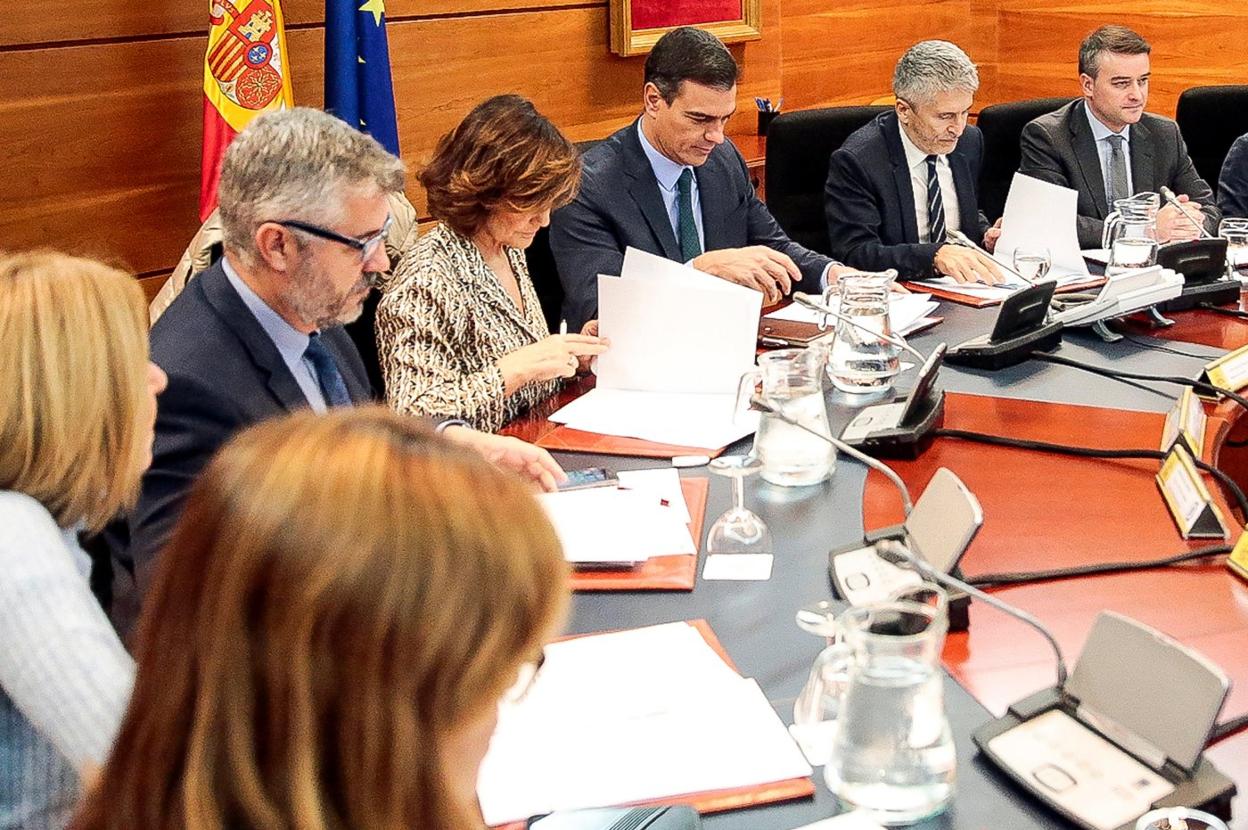 El búnker de Moncloa, paella, deporte y paseo con los perros