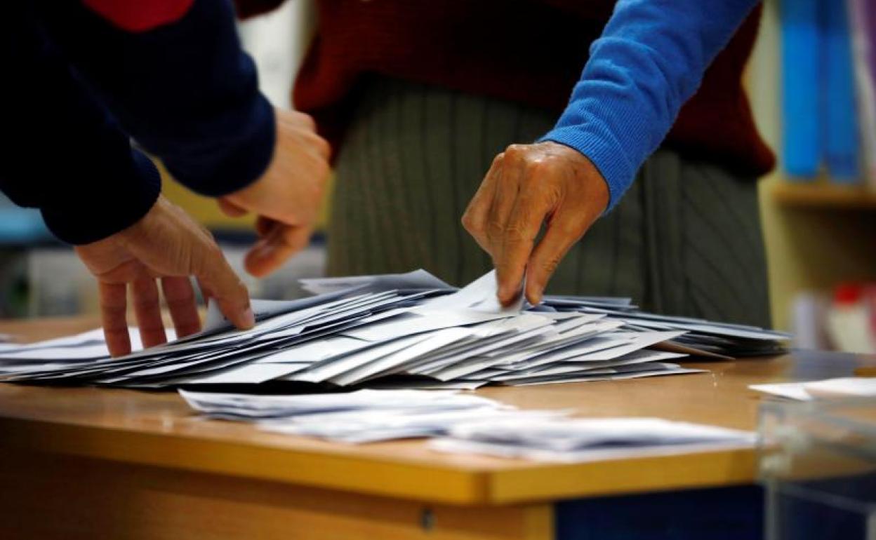 Recuento de votos en un colegio electoral andaluz.