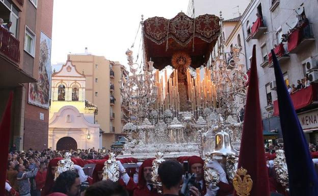 María Santísima de la Amargura Coronada, en su salida procesional.