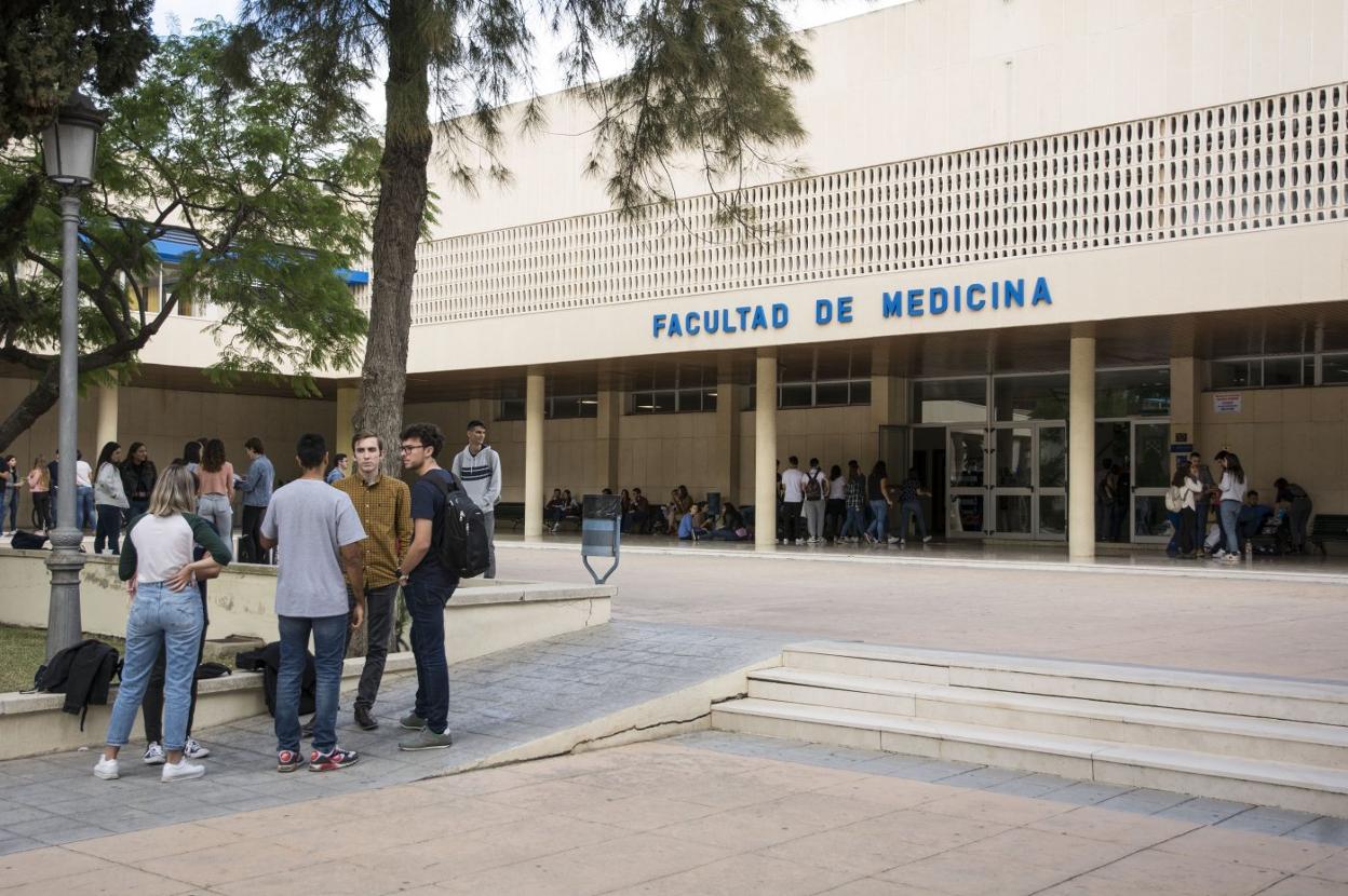 Medicina adapta la forma de enseñar a las exigencias de los nuevos tiempos