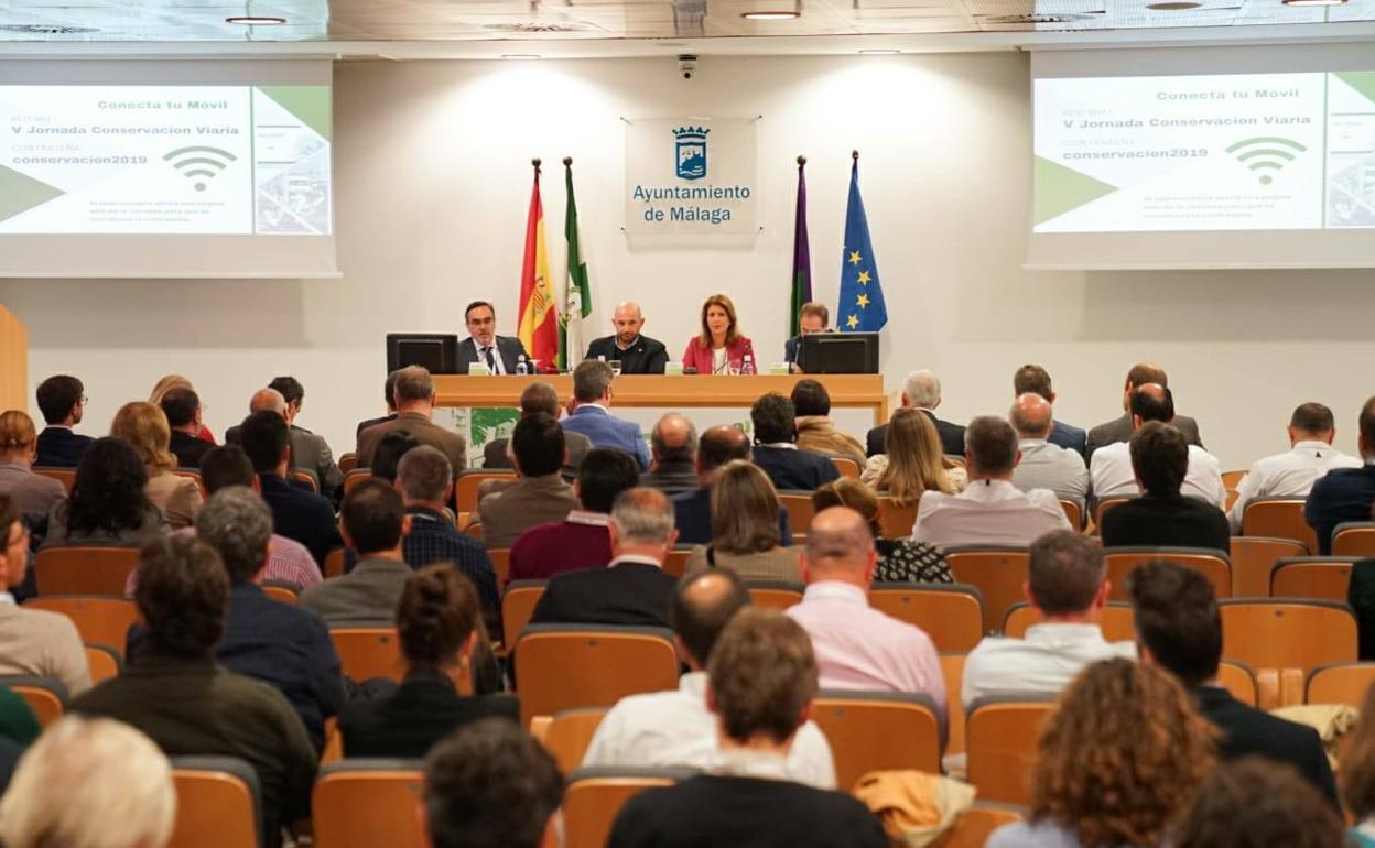 Jornada sobre conservación viaria que se celebra este miércoles en la Gerencia de Urbanismo.