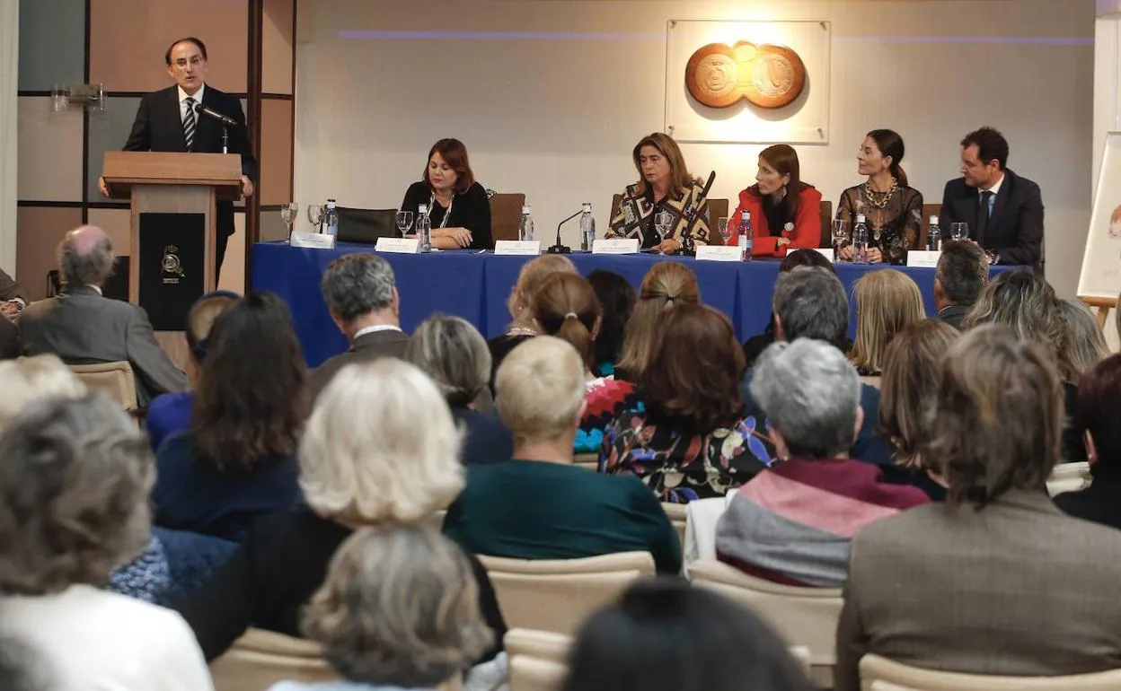 Javier González de Lara, durante un momento del pregón de Nuevo Futuro, que pronunció en el Club Mediterráneo. 