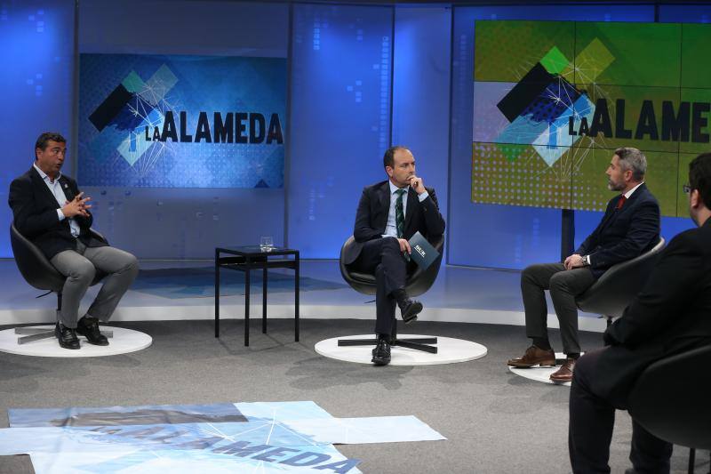 Ignacio López (PSOE), Juan Carlos Maldonado (CS) y Patricia Rueda (Vox) participan en el programa que dirige y presenta Manuel Castillo