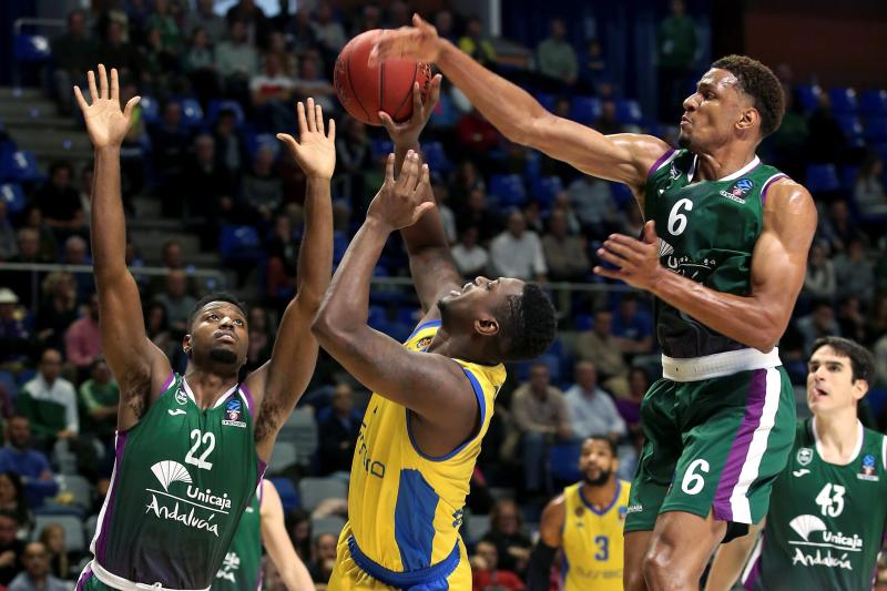 El Unicaja se mostró muy superior al conjunto polaco 