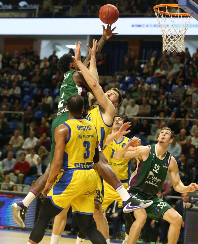 El Unicaja se mostró muy superior al conjunto polaco 