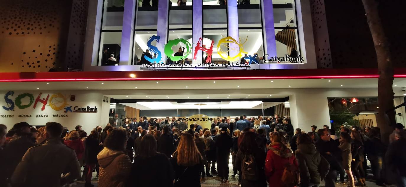 Una inauguración al nivel de Antonio Banderas. El actor reúne a actores, músicos, empresarios y amigos para la primera función oficial de 'A Chorus Line'. 