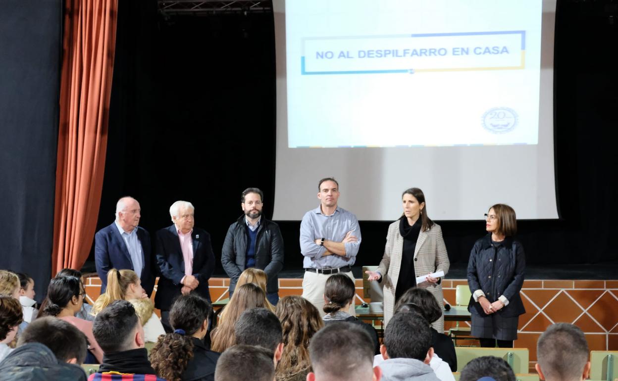 Presentación de la campaña en el IES El Chaparil de Nerja.