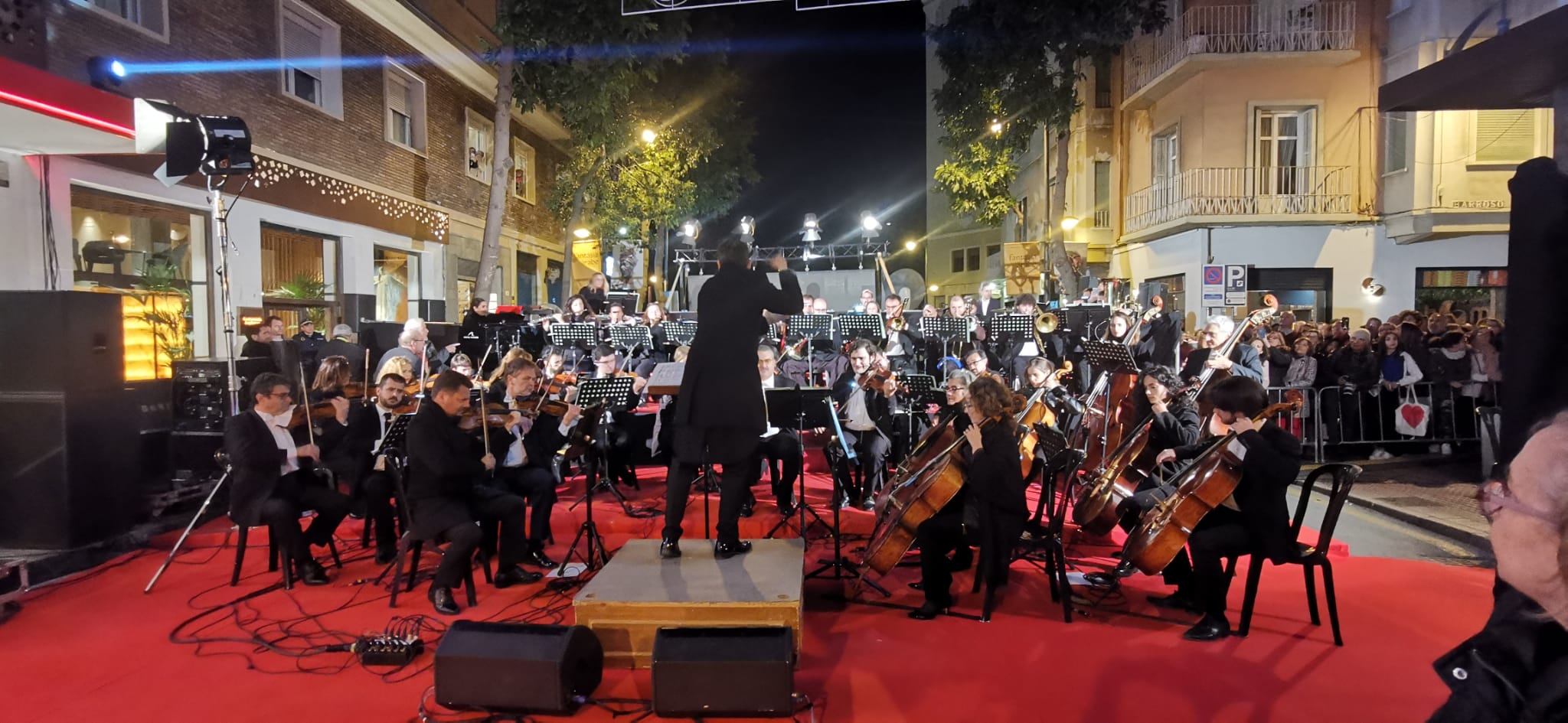 Una inauguración al nivel de Antonio Banderas. El actor reune a actores, músicos, empresarios y amigos para la primera función oficial de 'A Chorus Line'. 