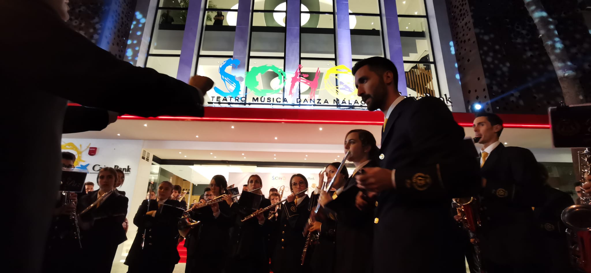 Una inauguración al nivel de Antonio Banderas. El actor reune a actores, músicos, empresarios y amigos para la primera función oficial de 'A Chorus Line'. 