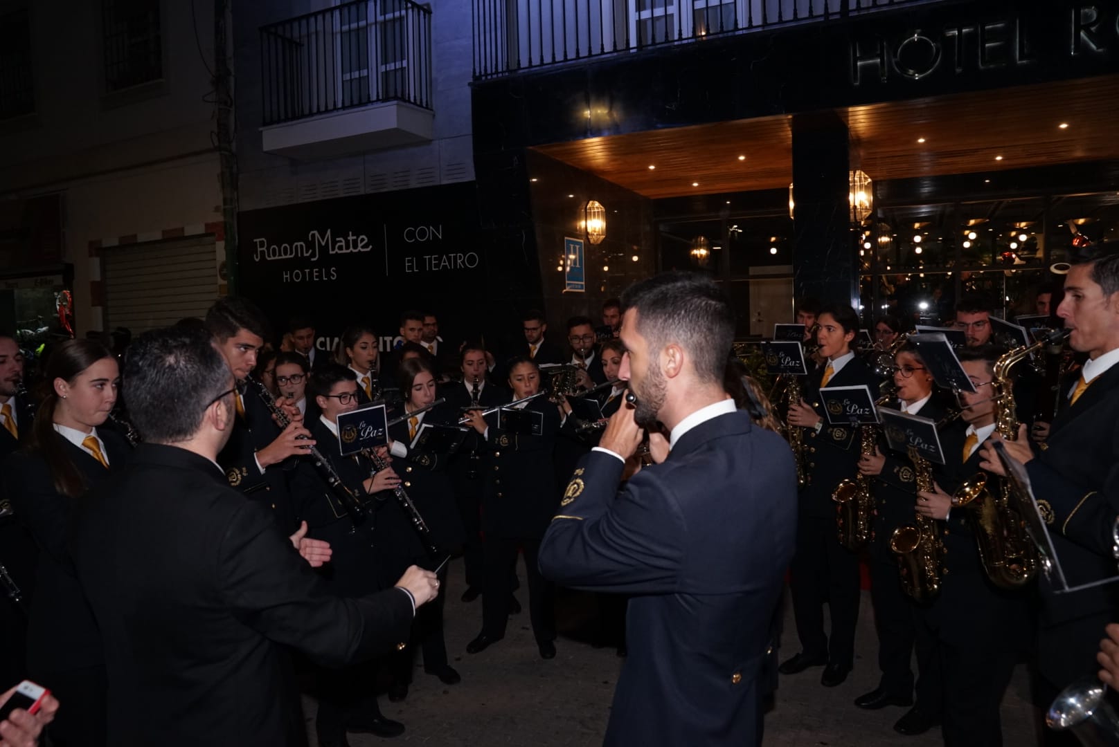 Una inauguración al nivel de Antonio Banderas. El actor reune a actores, músicos, empresarios y amigos para la primera función oficial de 'A Chorus Line'. 