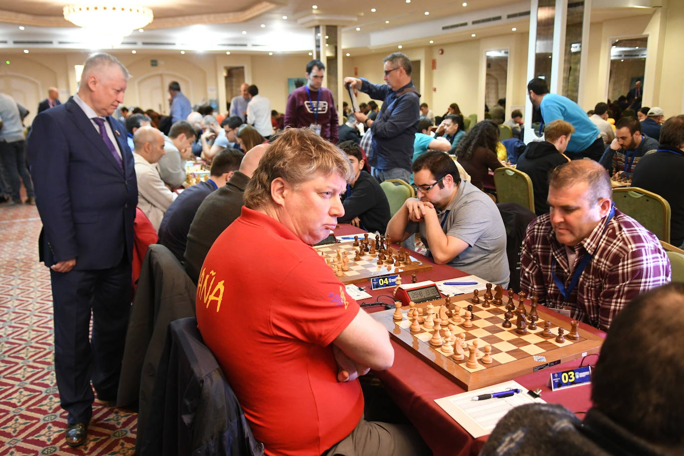 Kárpov, invitado al Campeonato de España de ajedrez que se disputa en Marbella. 