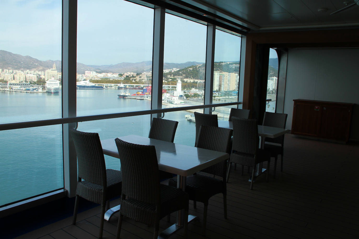 El nuevo barco de la compañía de cruceros de lujo Princess ha atracado en la capital malagueña apenas un mes después de su inauguración 