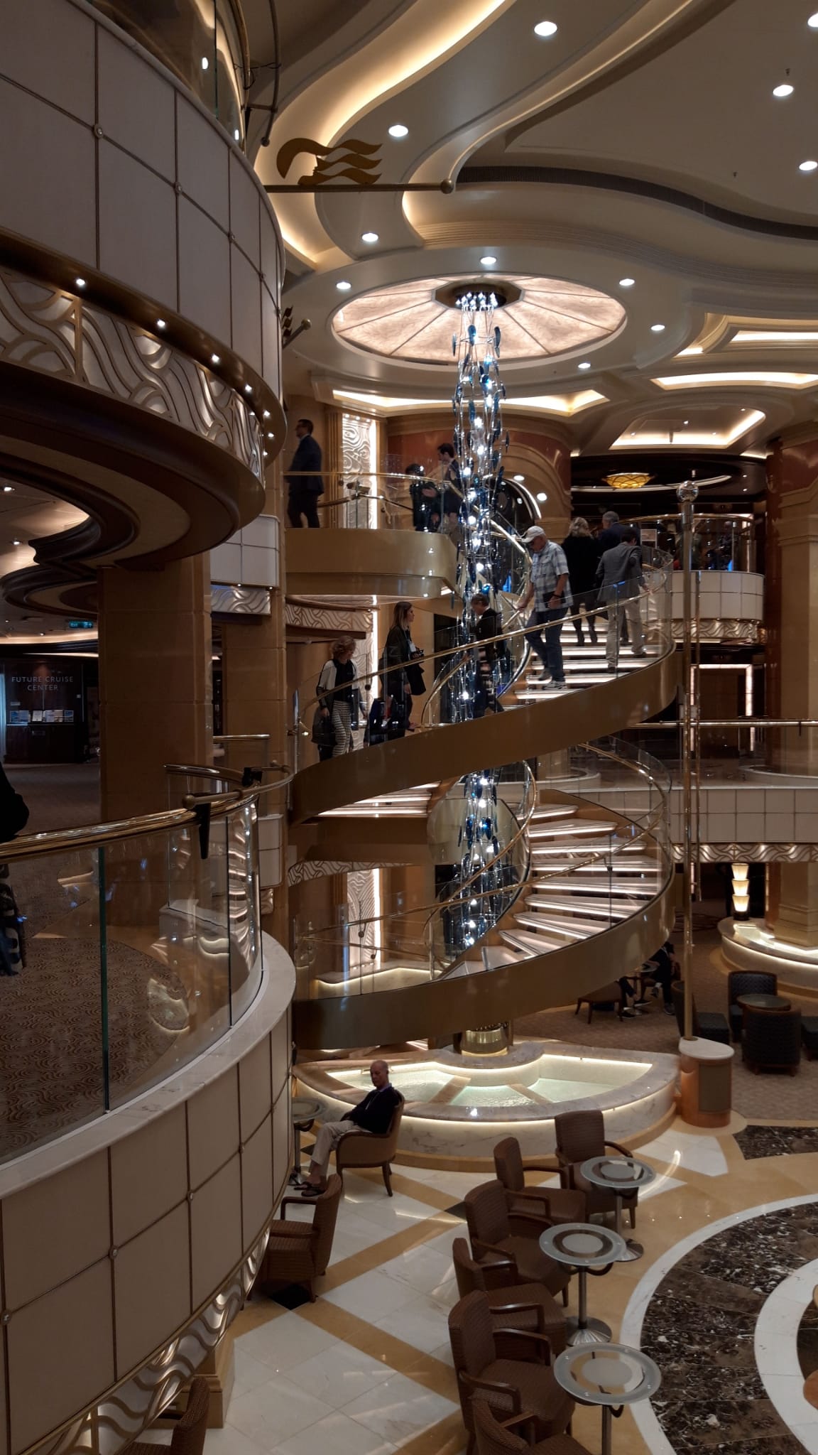 El nuevo barco de la compañía de cruceros de lujo Princess ha atracado en la capital malagueña apenas un mes después de su inauguración 