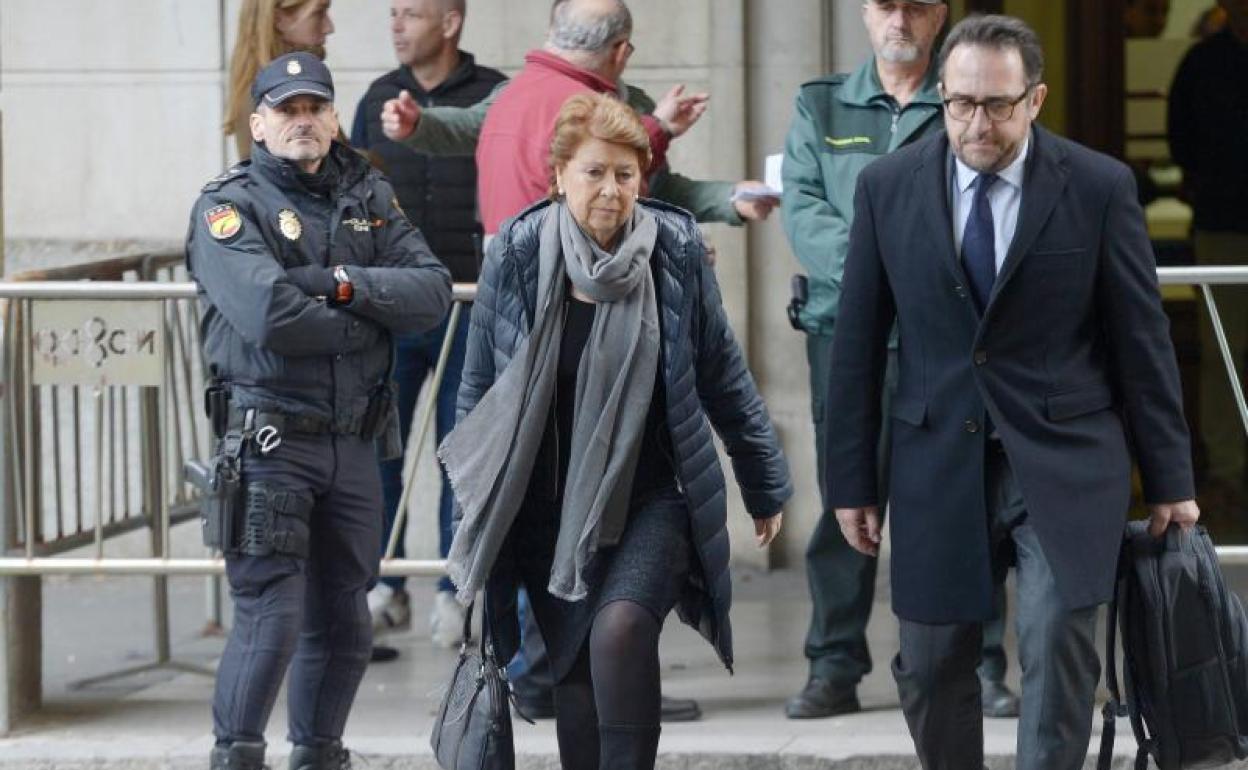 Los condenados de los ERE se marchan sin hacer declaraciones y los abogados califican de «durísima y excesiva» la sentencia