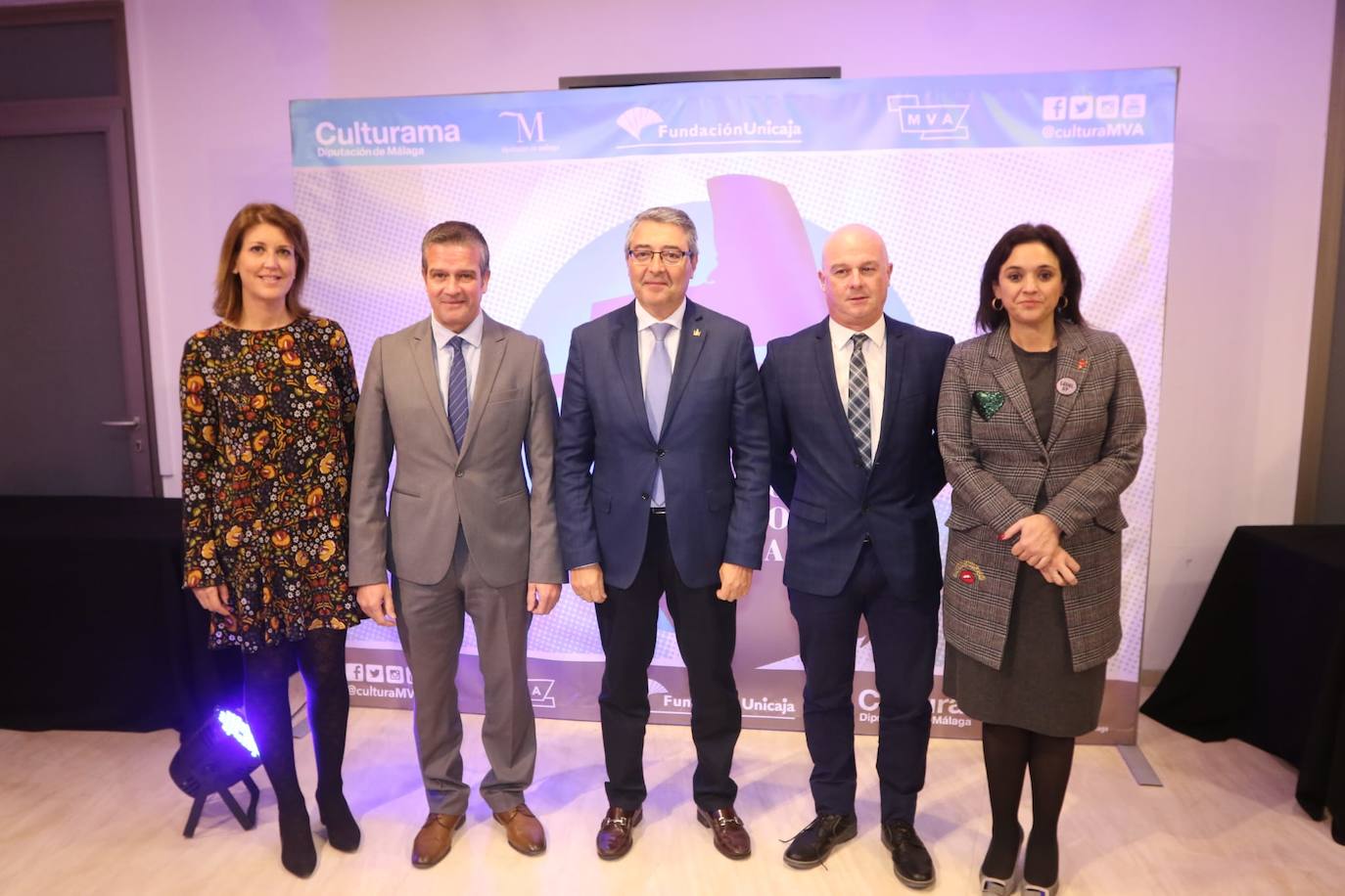 Carmen Casero, Víctor González, Francisco Salado, Francisco Cañadas y Margarita del Cid en la gala del II Premio a la Cultura Malagueña Antonio Garrido Moraga.