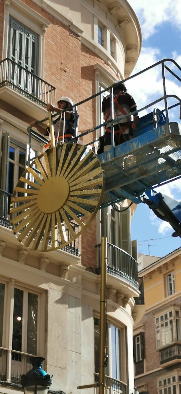 El bosque navideño en el que se convertirá este año la céntrica vía malagueña ya se encuentra casi listo. Aunque aún habrá que esperar al próximo 29 de noviembre para verlo iluminado.