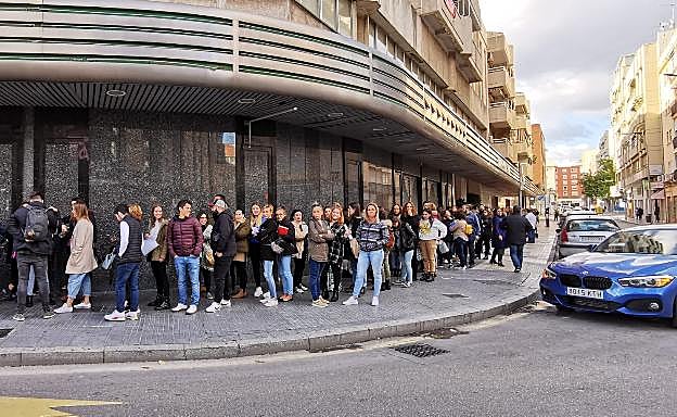 Colas en el Corte Inglés. 