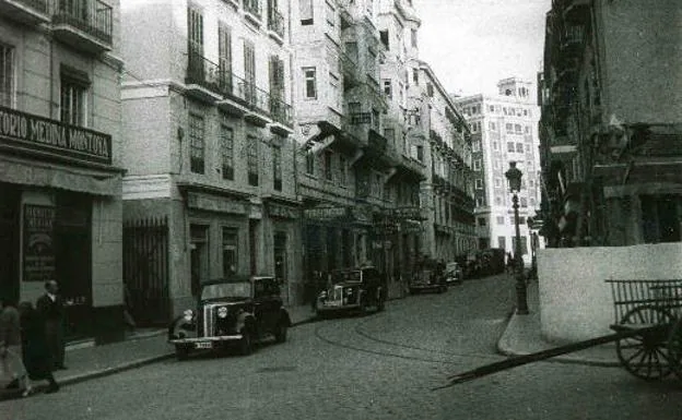 Imagen antigua de la calle Martínez, la primera de las bocacalles de Larios junto a la de Sancha de Lara
