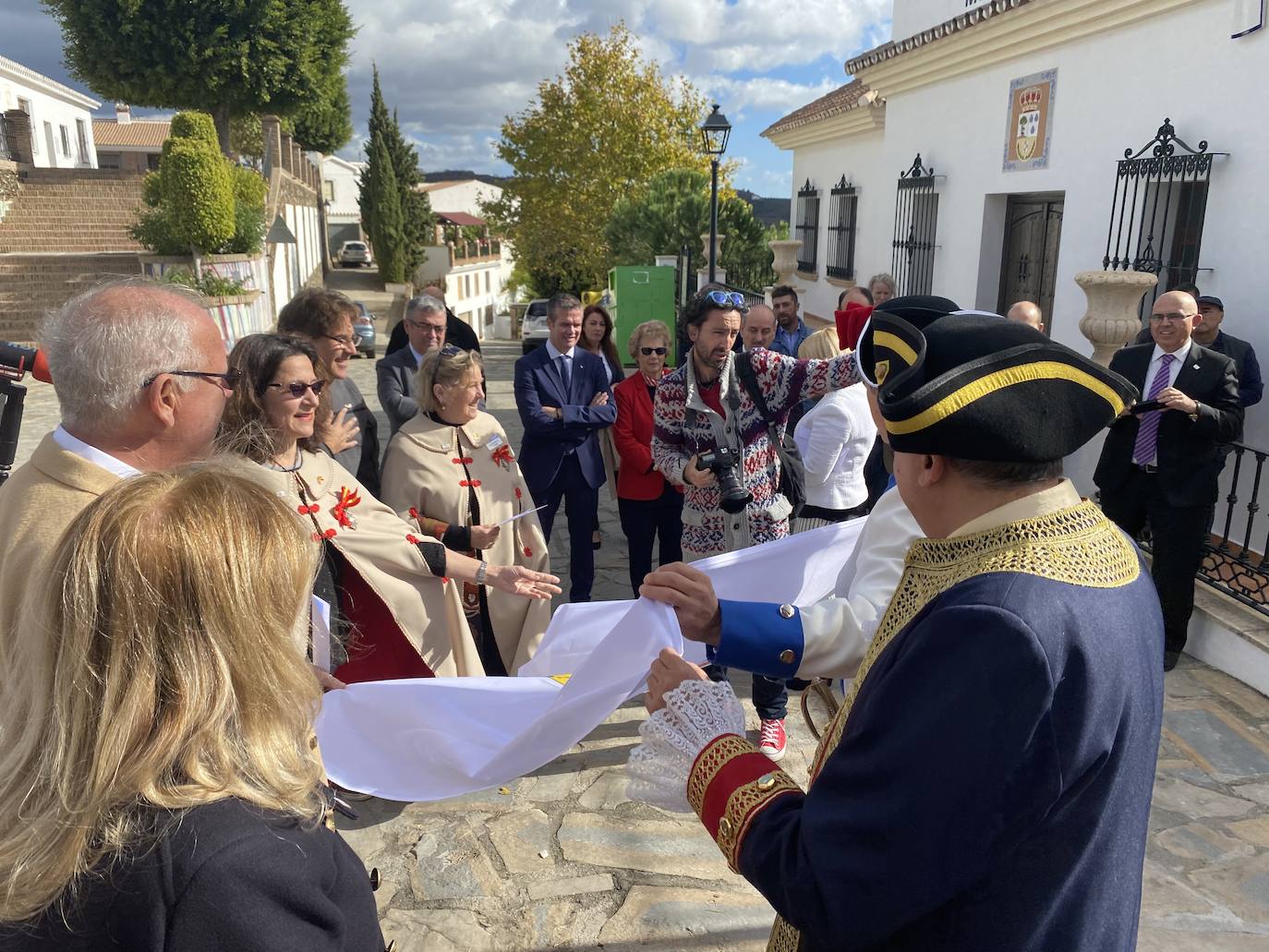 La localidad de la Axarquía y la norteamericana estrechan lazos en torno a Bernardo de Gálvez