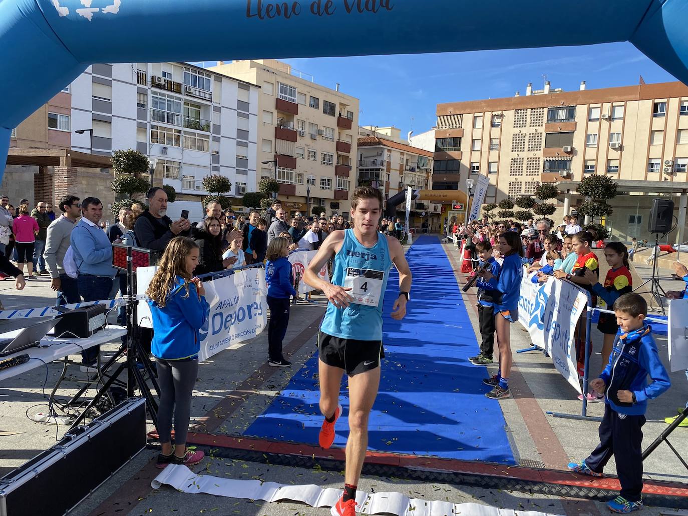 Los corredores Abdelhadi El Moaziz, del Cueva de Nerja-UMA, y Janine Lima, del Atletismo Málaga, se alzaron con la victoria.