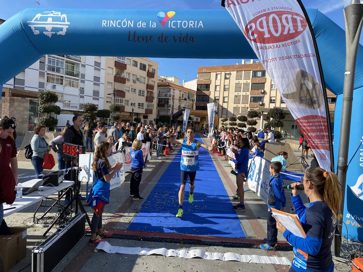 Los corredores Abdelhadi El Moaziz, del Cueva de Nerja-UMA, y Janine Lima, del Atletismo Málaga, se alzaron con la victoria.