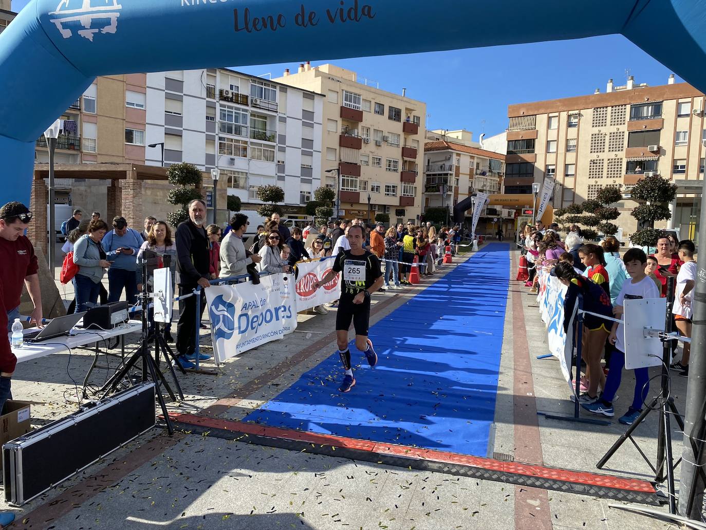 Los corredores Abdelhadi El Moaziz, del Cueva de Nerja-UMA, y Janine Lima, del Atletismo Málaga, se alzaron con la victoria.
