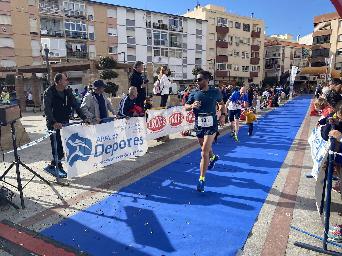 Los corredores Abdelhadi El Moaziz, del Cueva de Nerja-UMA, y Janine Lima, del Atletismo Málaga, se alzaron con la victoria.
