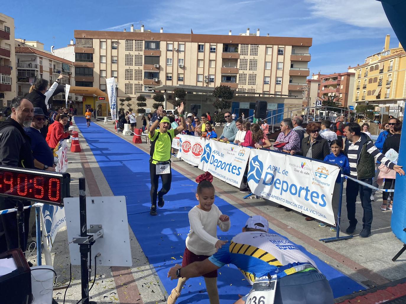 Los corredores Abdelhadi El Moaziz, del Cueva de Nerja-UMA, y Janine Lima, del Atletismo Málaga, se alzaron con la victoria.