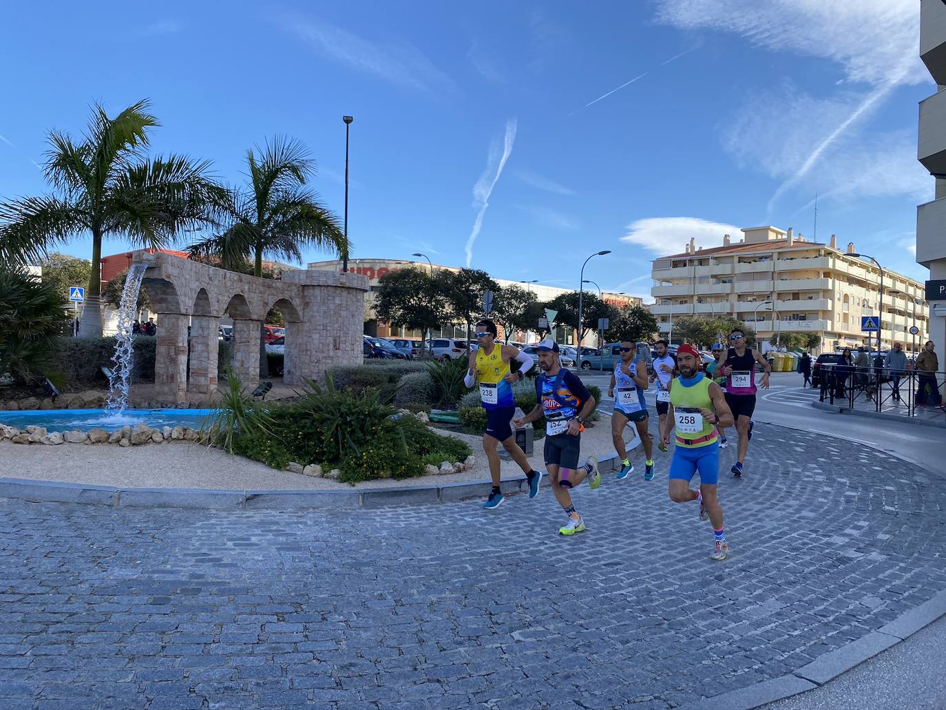 Los corredores Abdelhadi El Moaziz, del Cueva de Nerja-UMA, y Janine Lima, del Atletismo Málaga, se alzaron con la victoria.