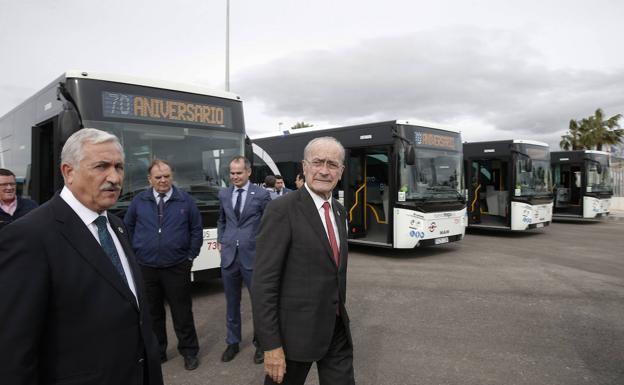 Galería. La EMT incorpora a su flota cinco nuevos megabuses.