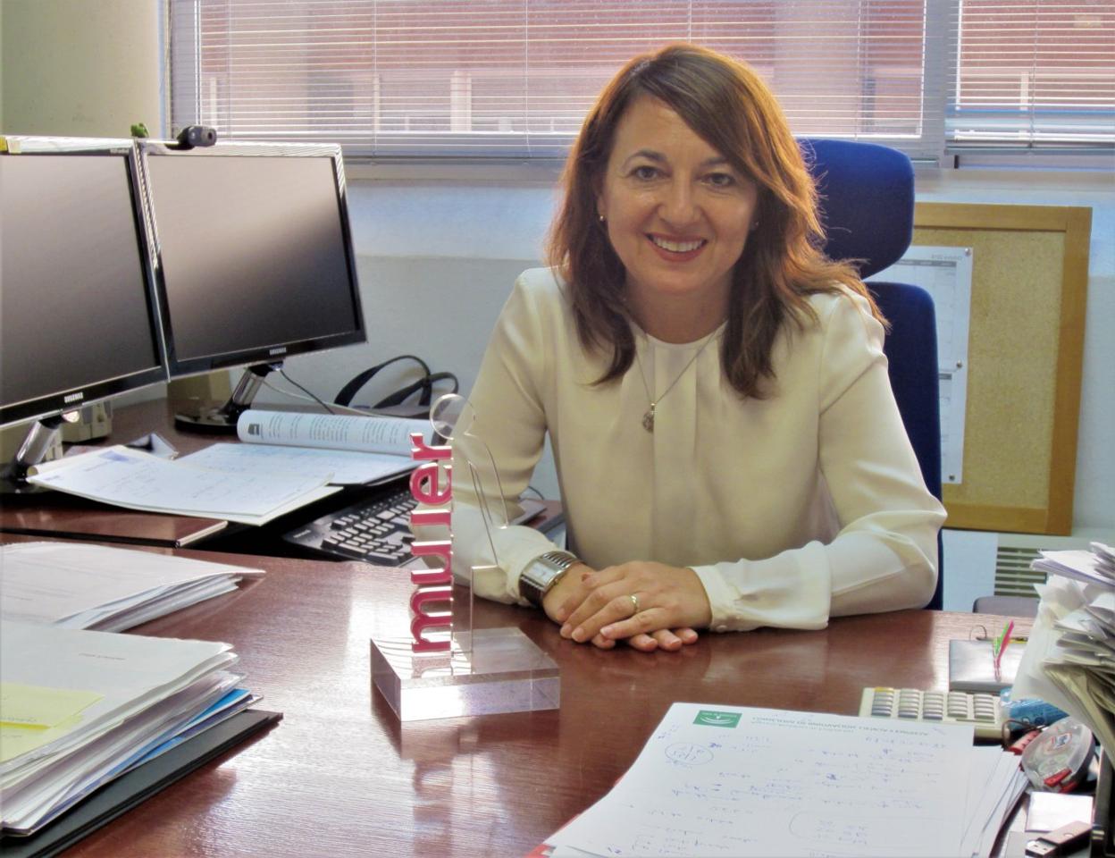 Lidia Fuentes, profesora titular del Departamento de Lenguajes y Ciencias de la Computación en la E.T.S.I. de Telecomunicaciones. :: eva s. melendo