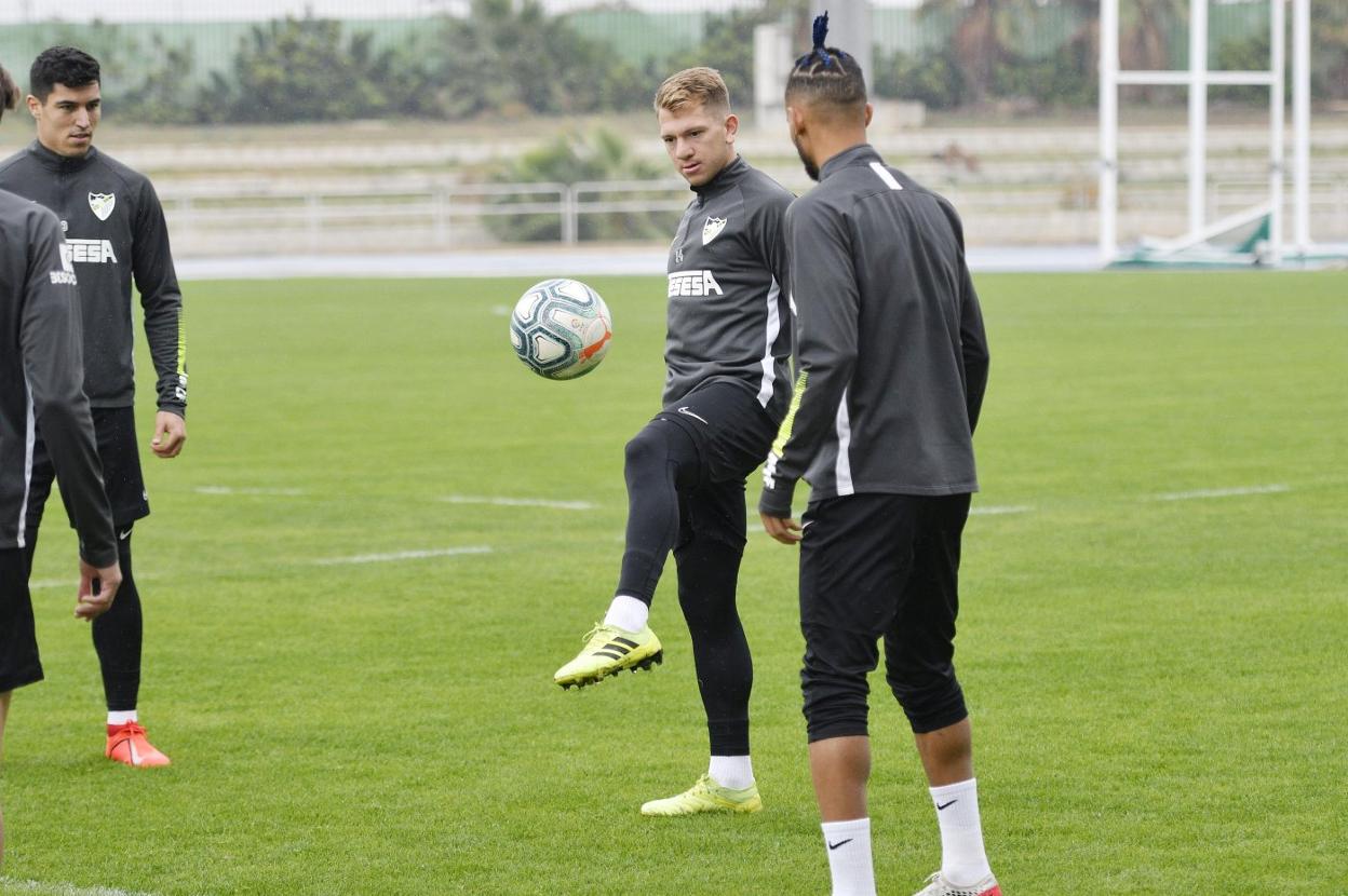 Rolón, con el esférico en una sesión de entrenamiento reciente. :