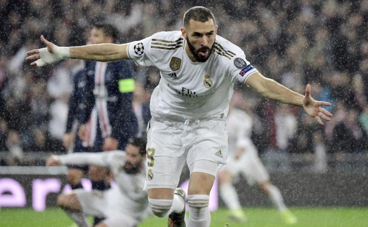 Benzema celebra uno de sus goles ante el PSG. 