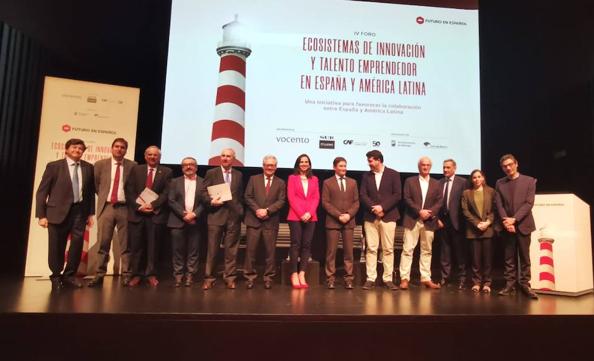 Foto de familia del IV Foro en Español, celebrado en Málaga. 