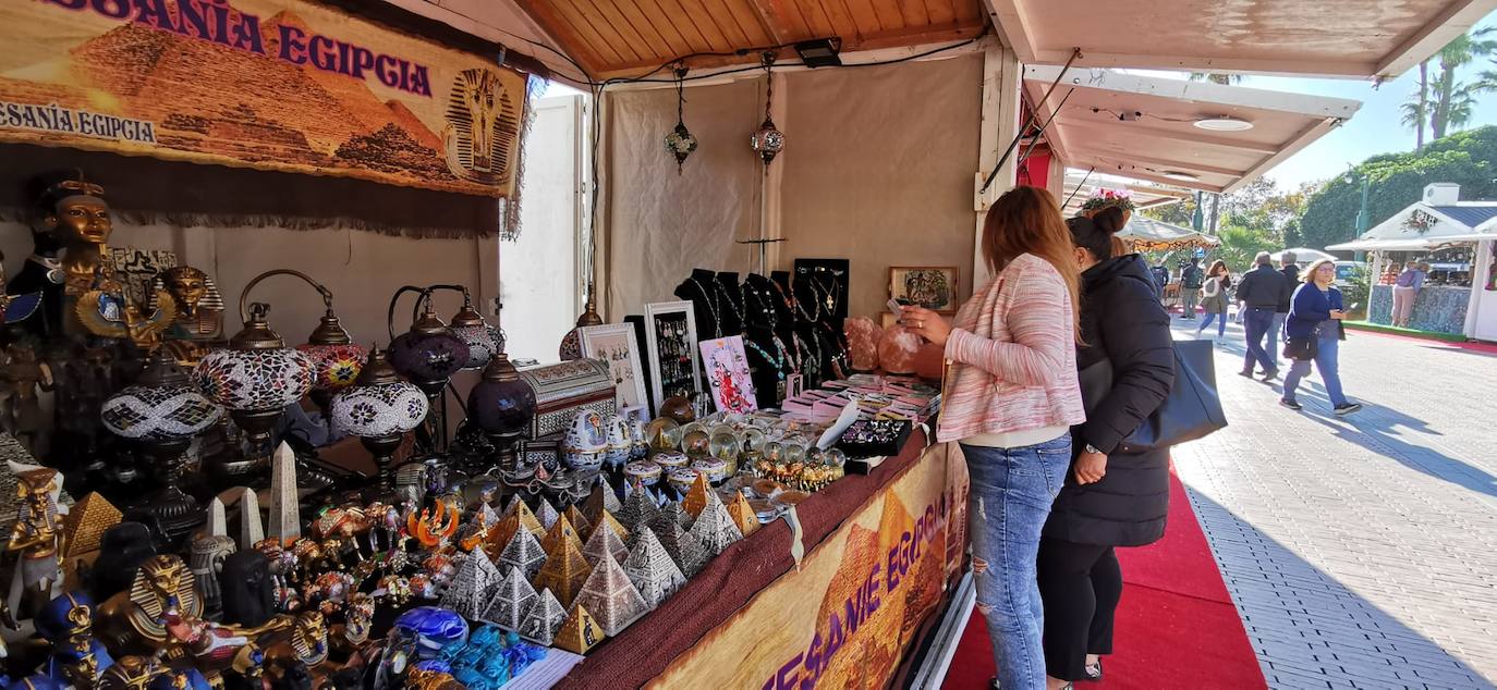 Mercadillo navideño en la plaza de la Marina. 