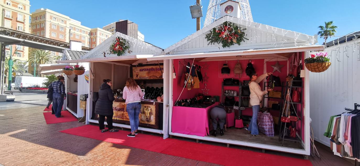 Mercadillo navideño en la plaza de la Marina. 