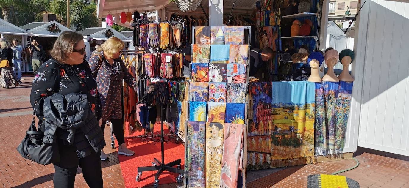 Mercadillo navideño en la plaza de la Marina. 
