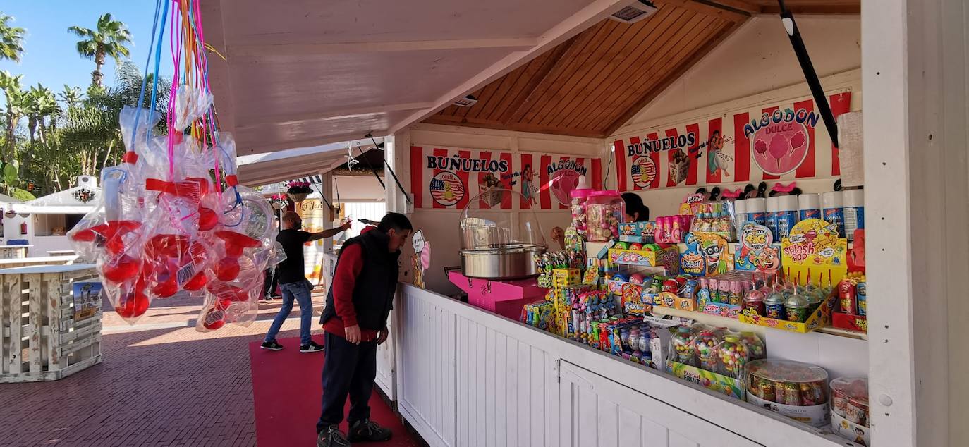 Mercadillo navideño en la plaza de la Marina. 