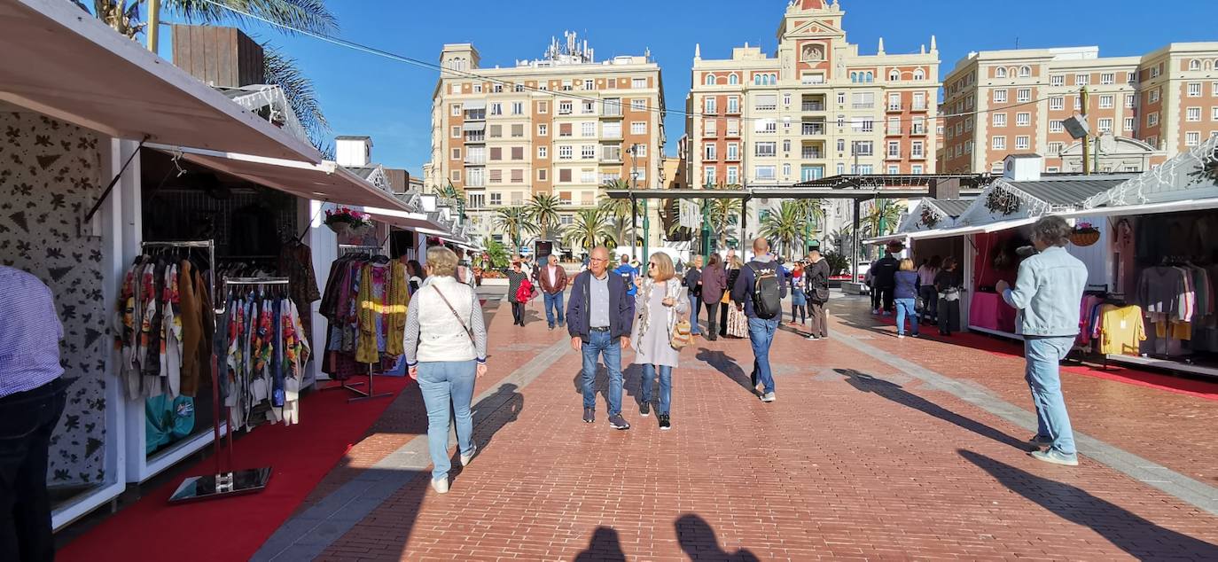 Mercadillo navideño en la plaza de la Marina. 