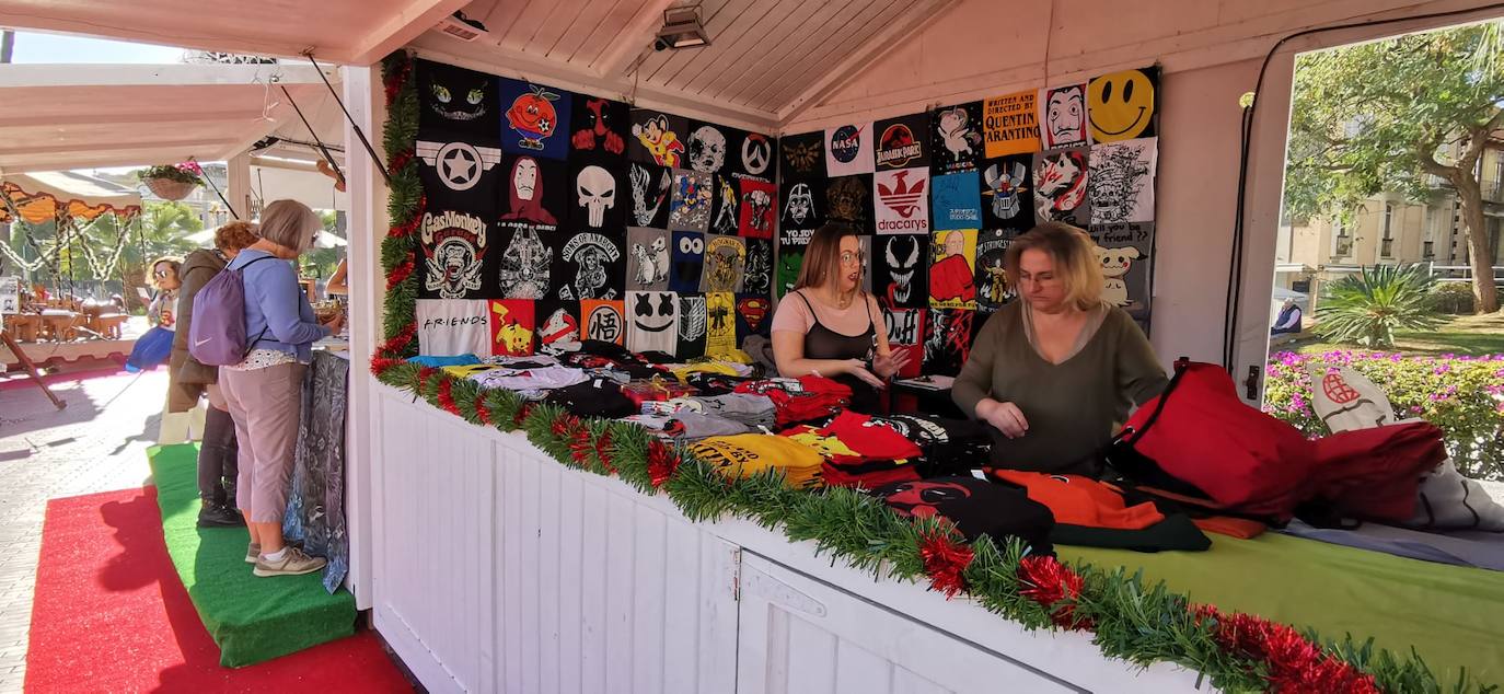 Mercadillo navideño en la plaza de la Marina. 