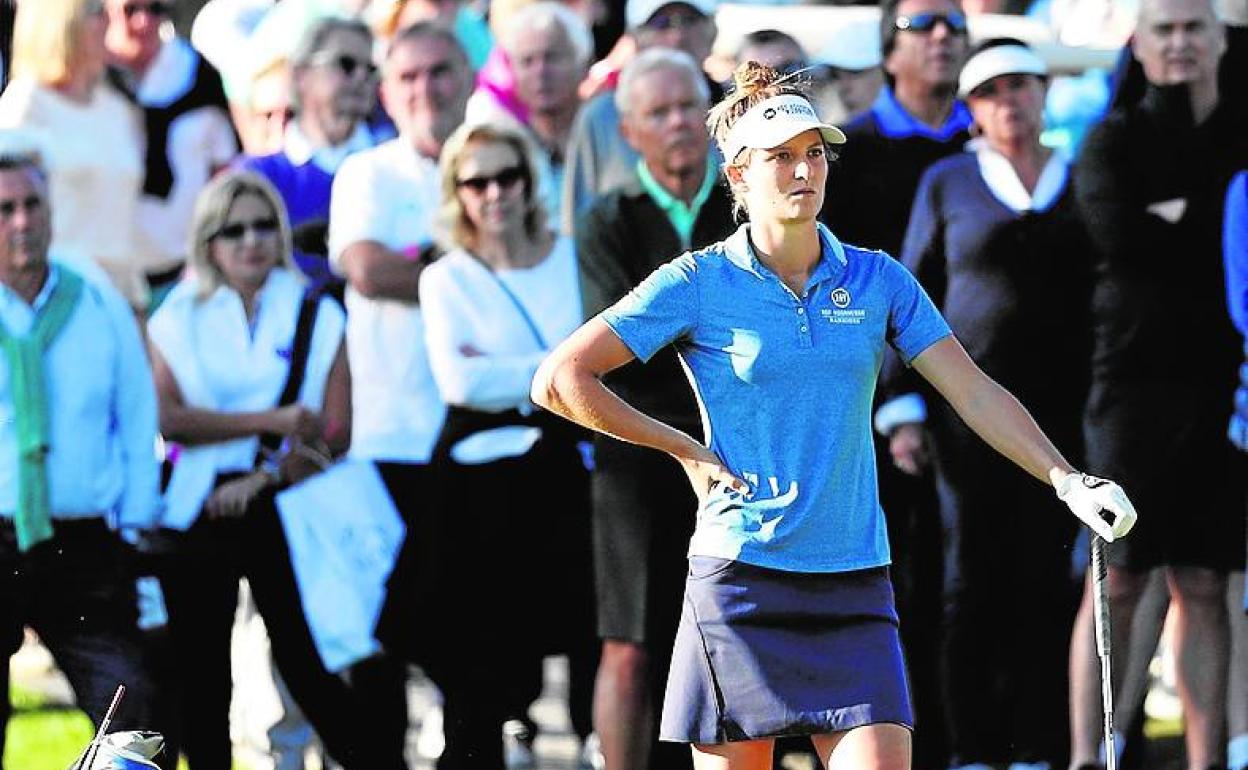 Anne Van Dam, tercera, se desesperó en la segunda vuelta. 