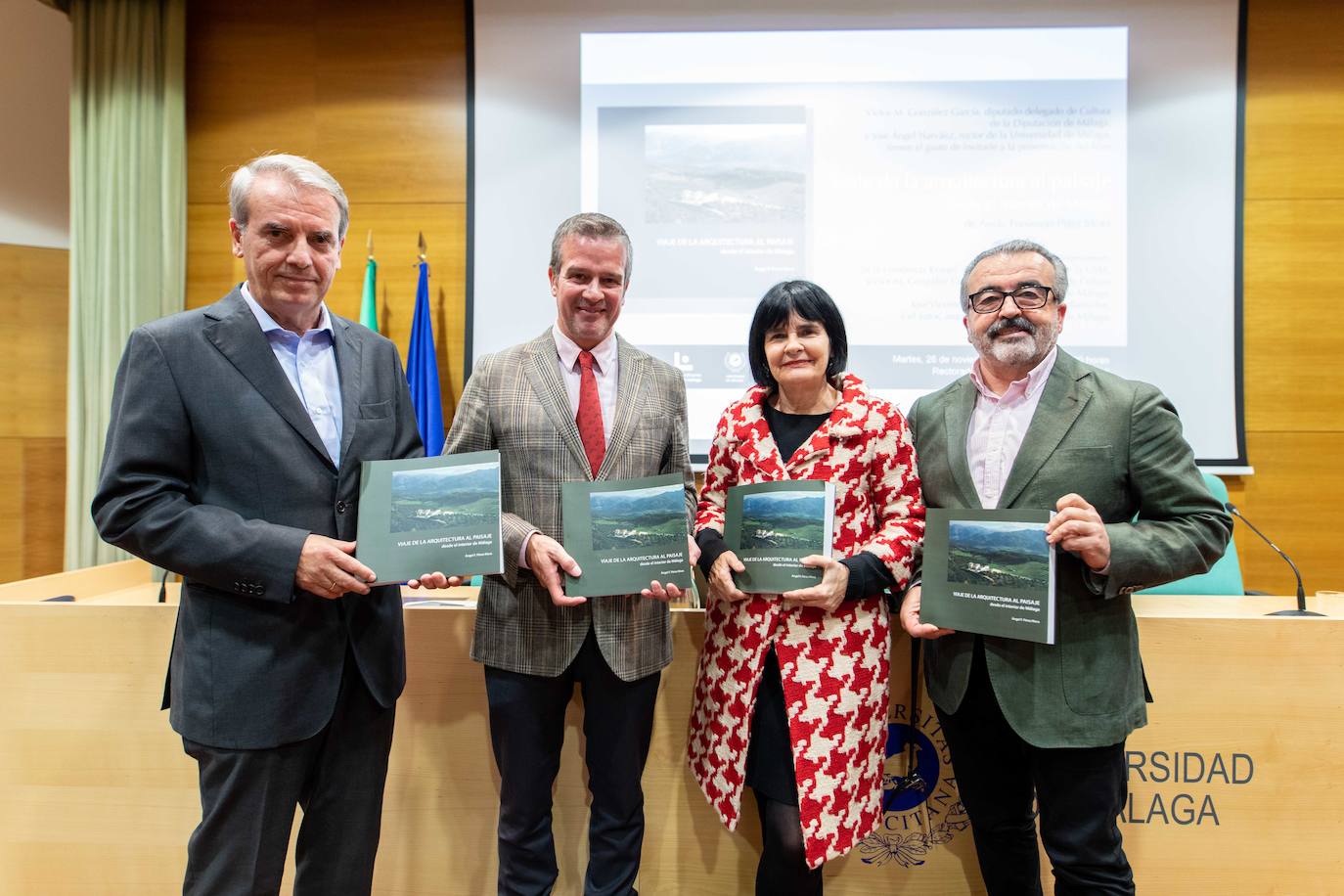 Ángel Fernando Pérez presenta su libro en la Universidad. En la foto, Ángel F. Pérez Mora, Víctor M. González, Tecla Lumbreras y José Vicente Astorga.