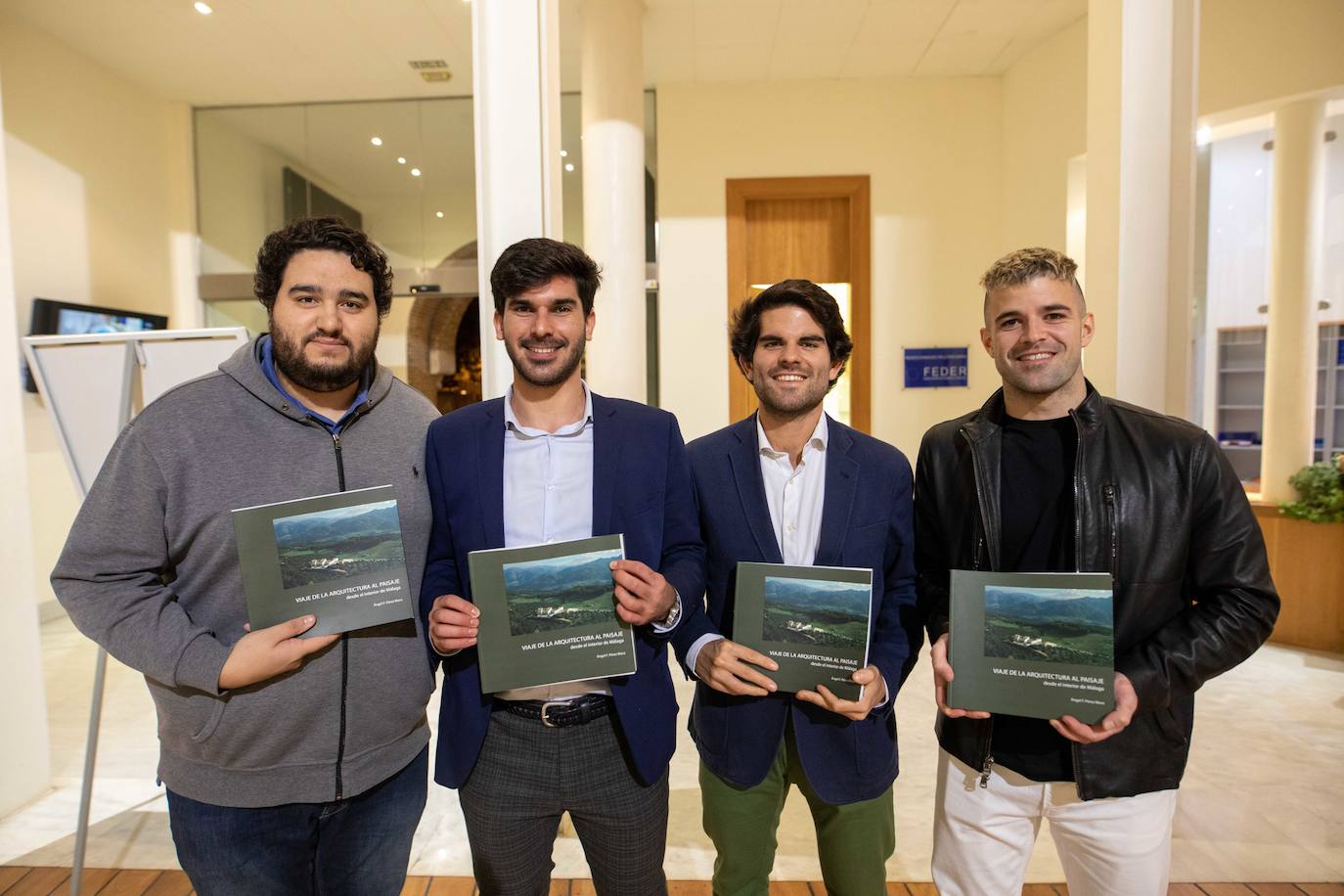 Ángel Fernando Pérez presenta su libro en la Universidad. En la foto, Guillermo García, Álvaro Escobar, Rafael Pérez y Samuel Pradervan.